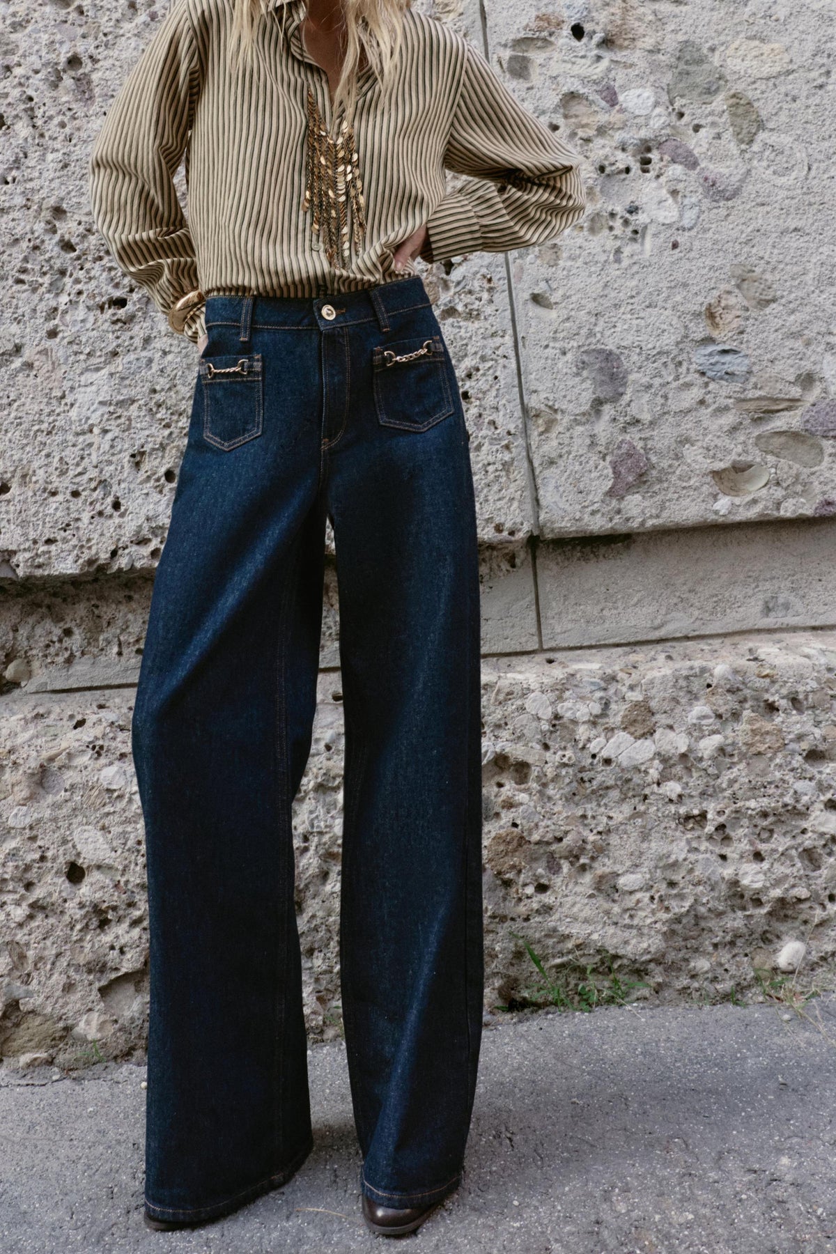 Mid-Waist Wide-Leg Jeans