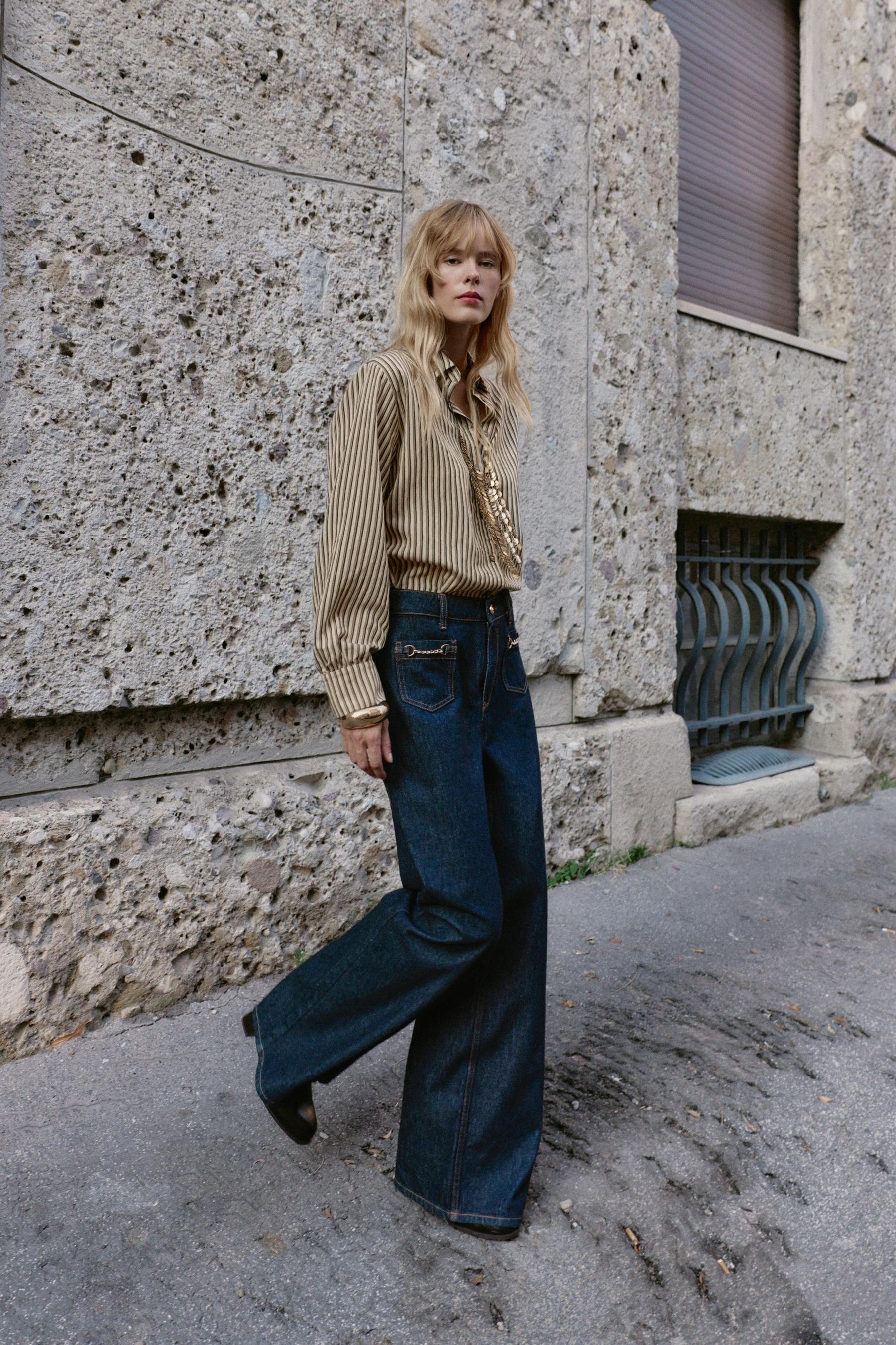 Mid-Waist Wide-Leg Jeans