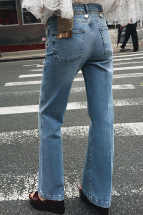 High-waist bootcut jeans