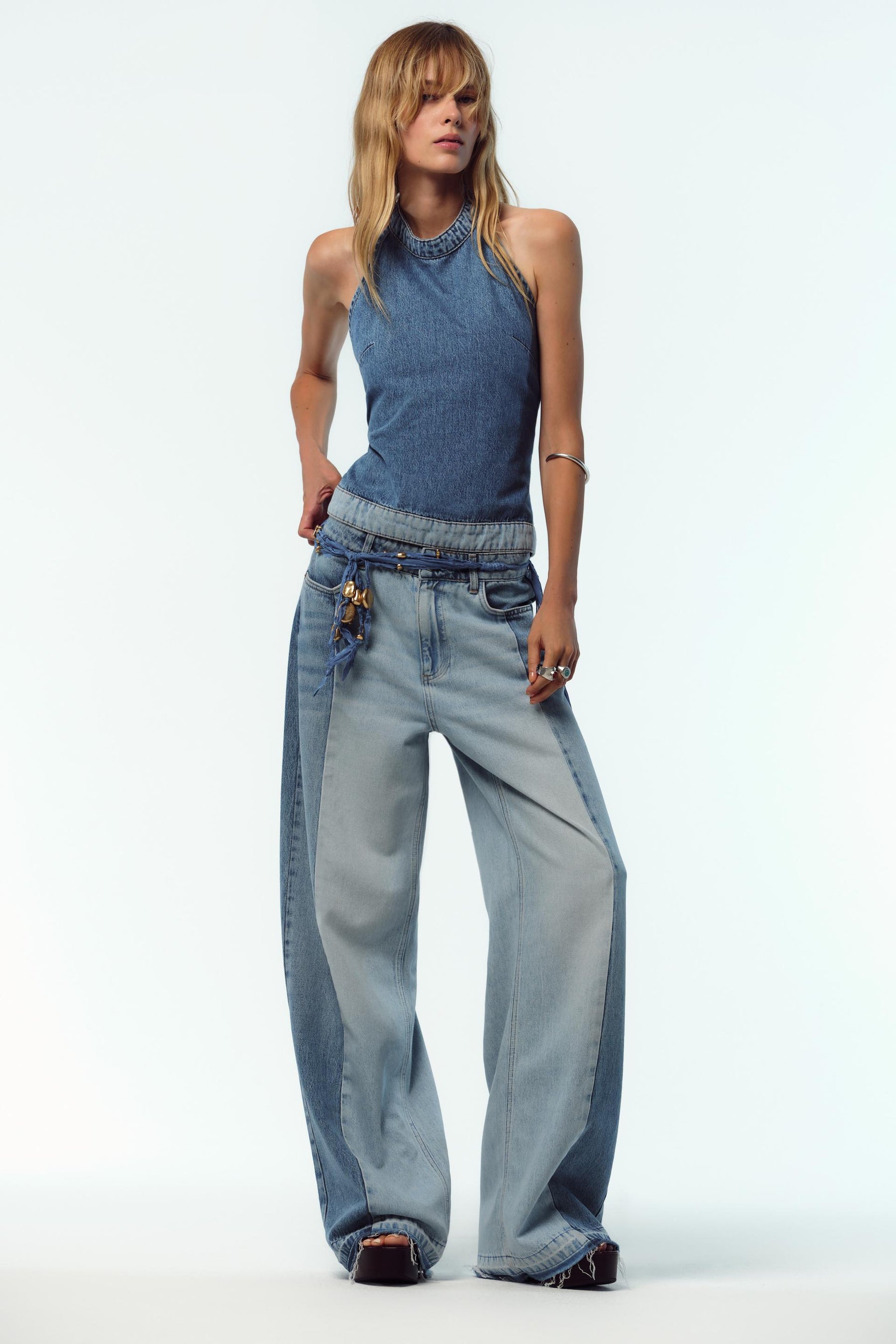 Wide-leg high-waist jeans