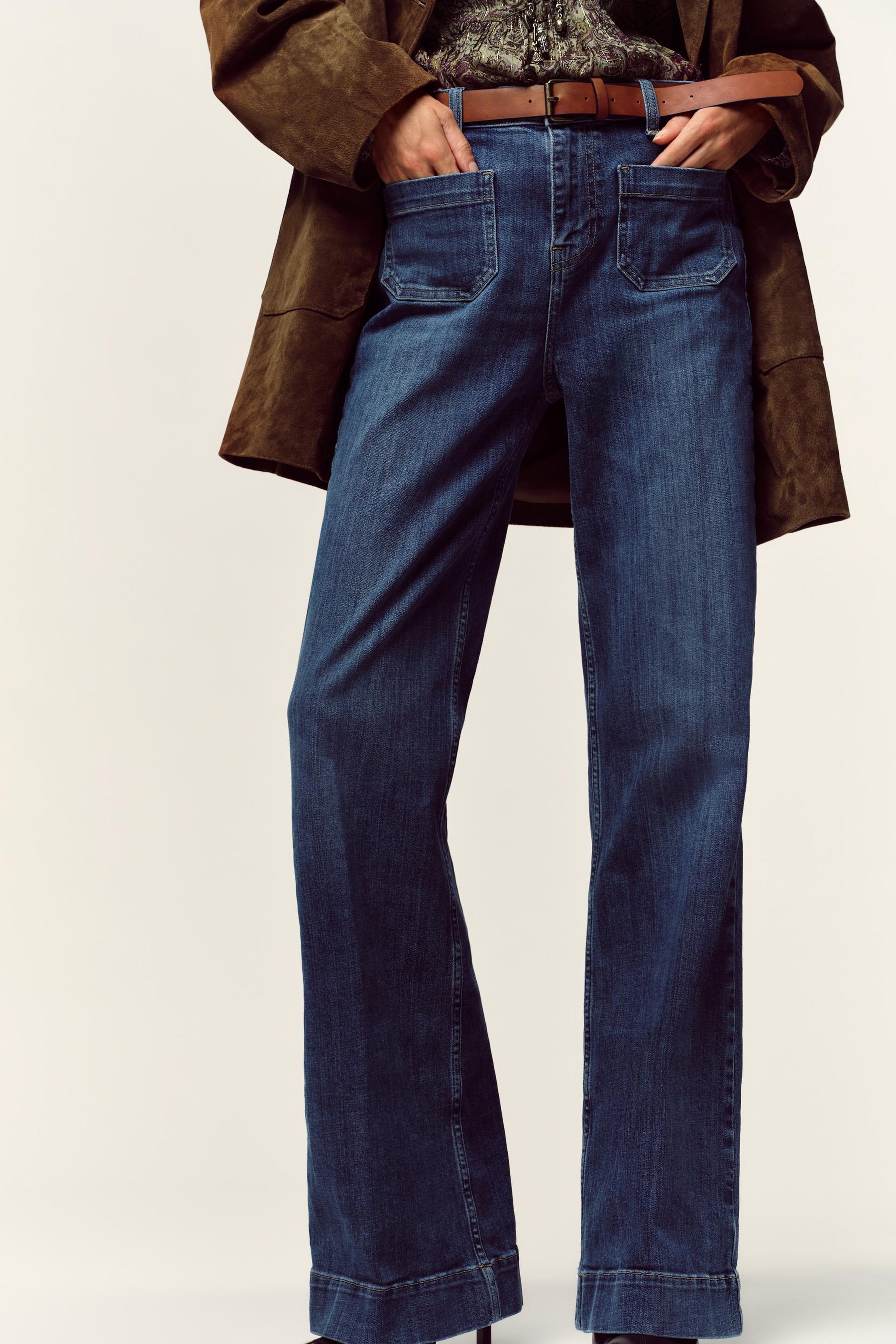 HIGH-WAIST FLARE JEANS