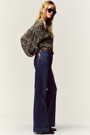 HIGH-WAIST FLARE JEANS