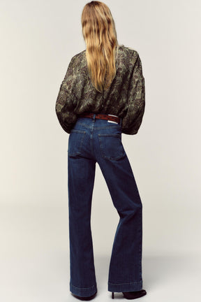 HIGH-WAIST FLARE JEANS