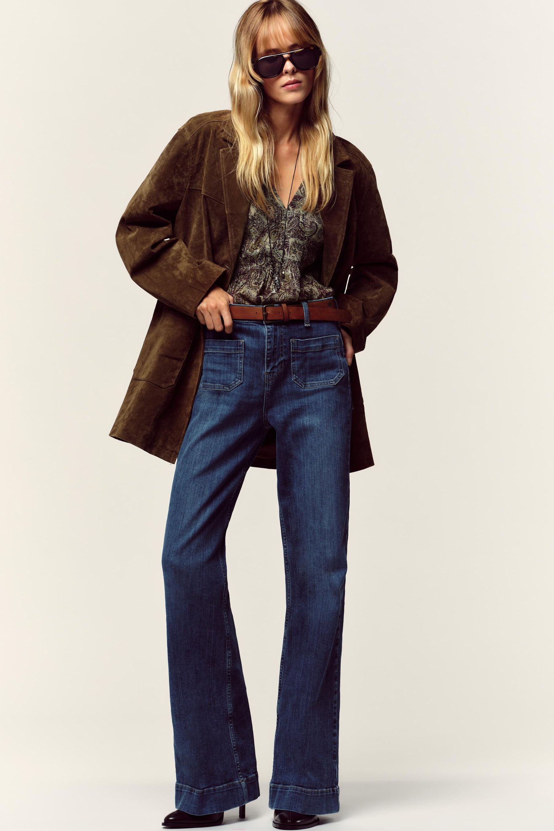 HIGH-WAIST FLARE JEANS