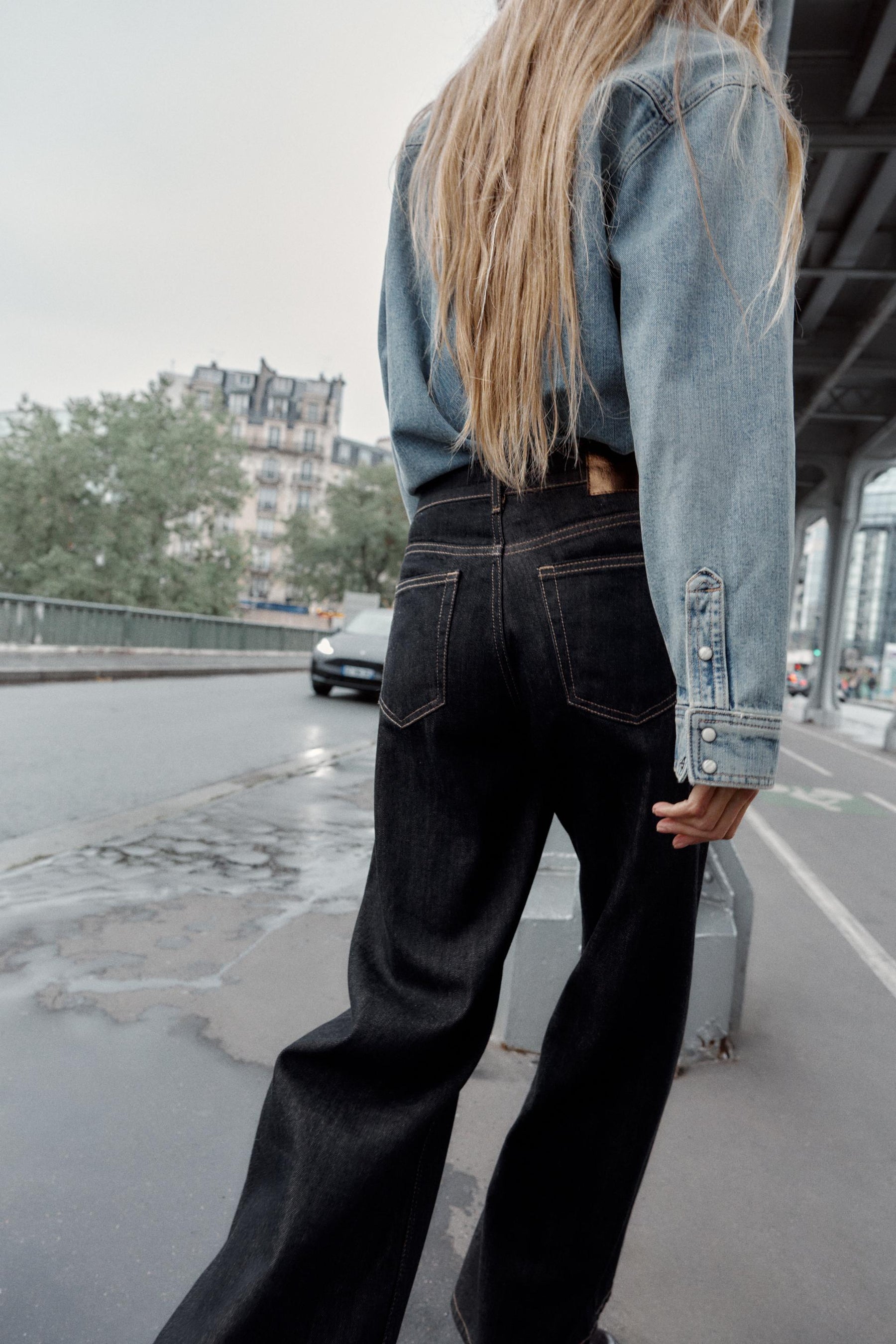 High-waist wide-leg jeans