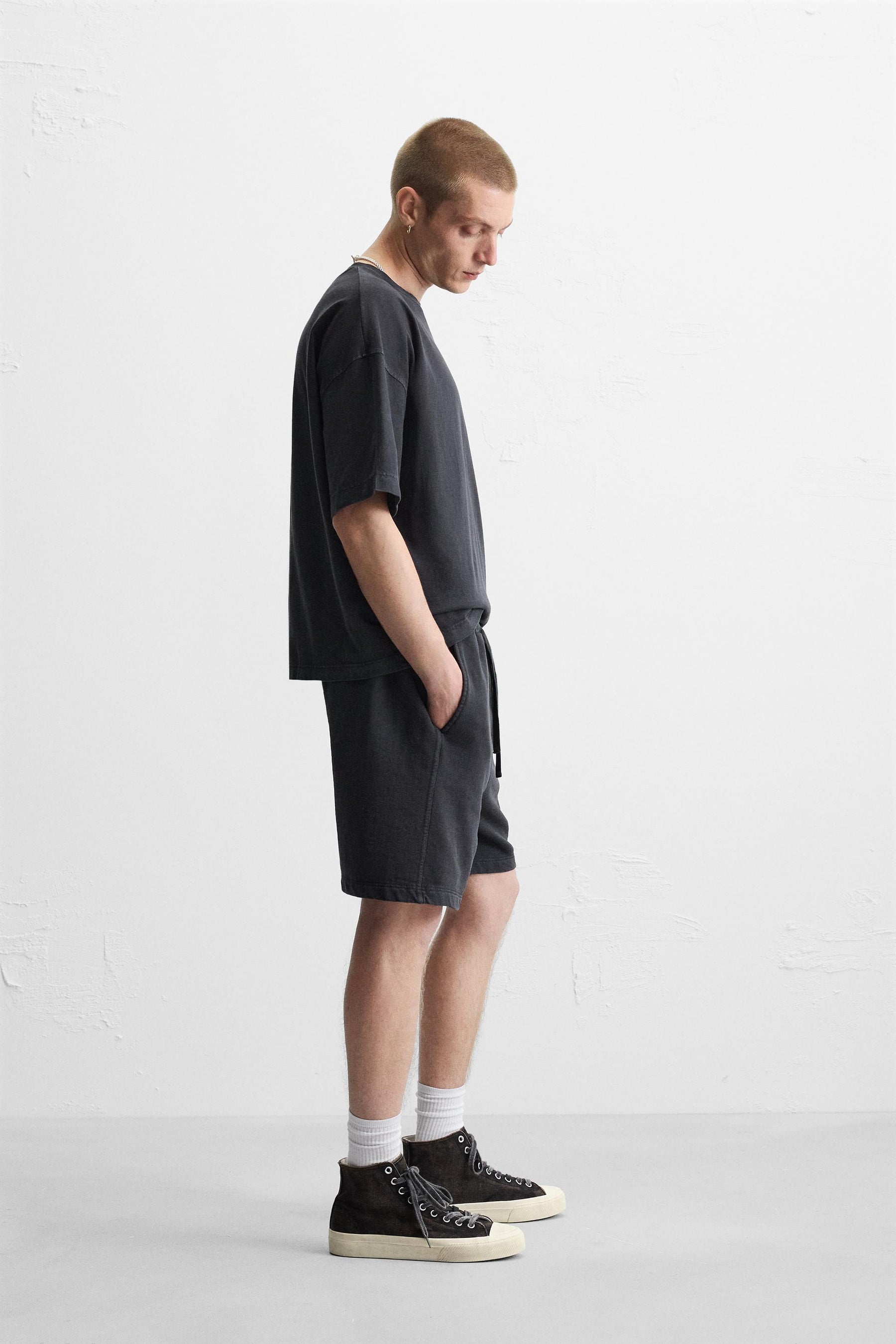 WASHED JOGGER BERMUDA SHORTS - Image 4