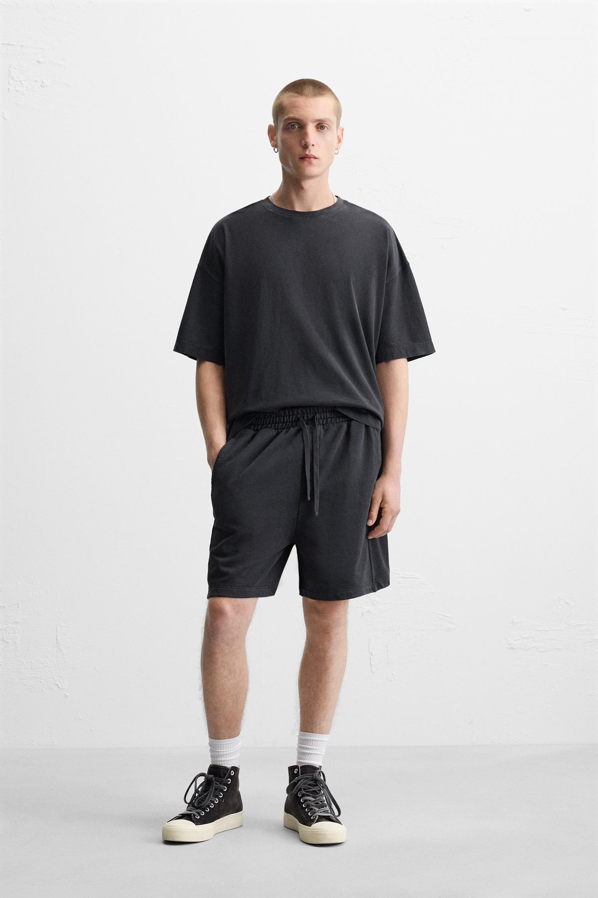 WASHED JOGGER BERMUDA SHORTS - Image 1