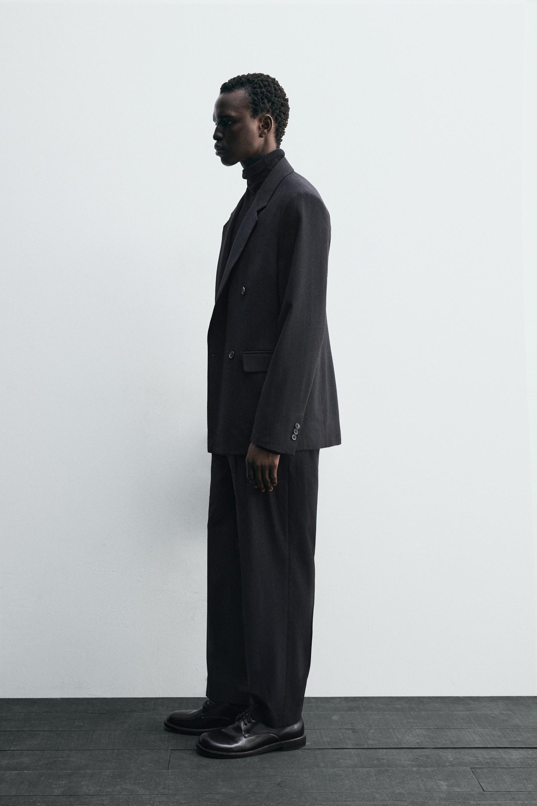 DOUBLE-BREASTED PINSTRIPE SUIT BLAZER - Image 4