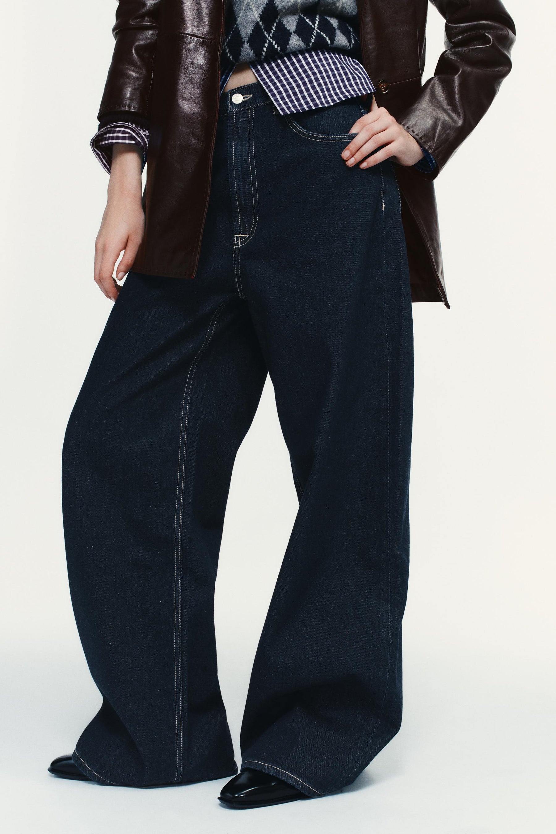 High-waist wide-leg jeans