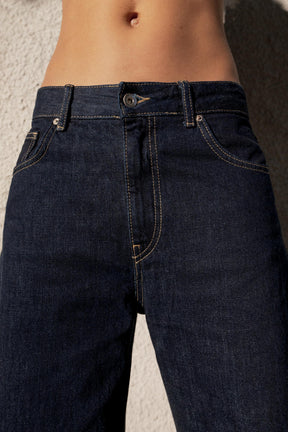 HIGH-WAIST BARREL JEANS