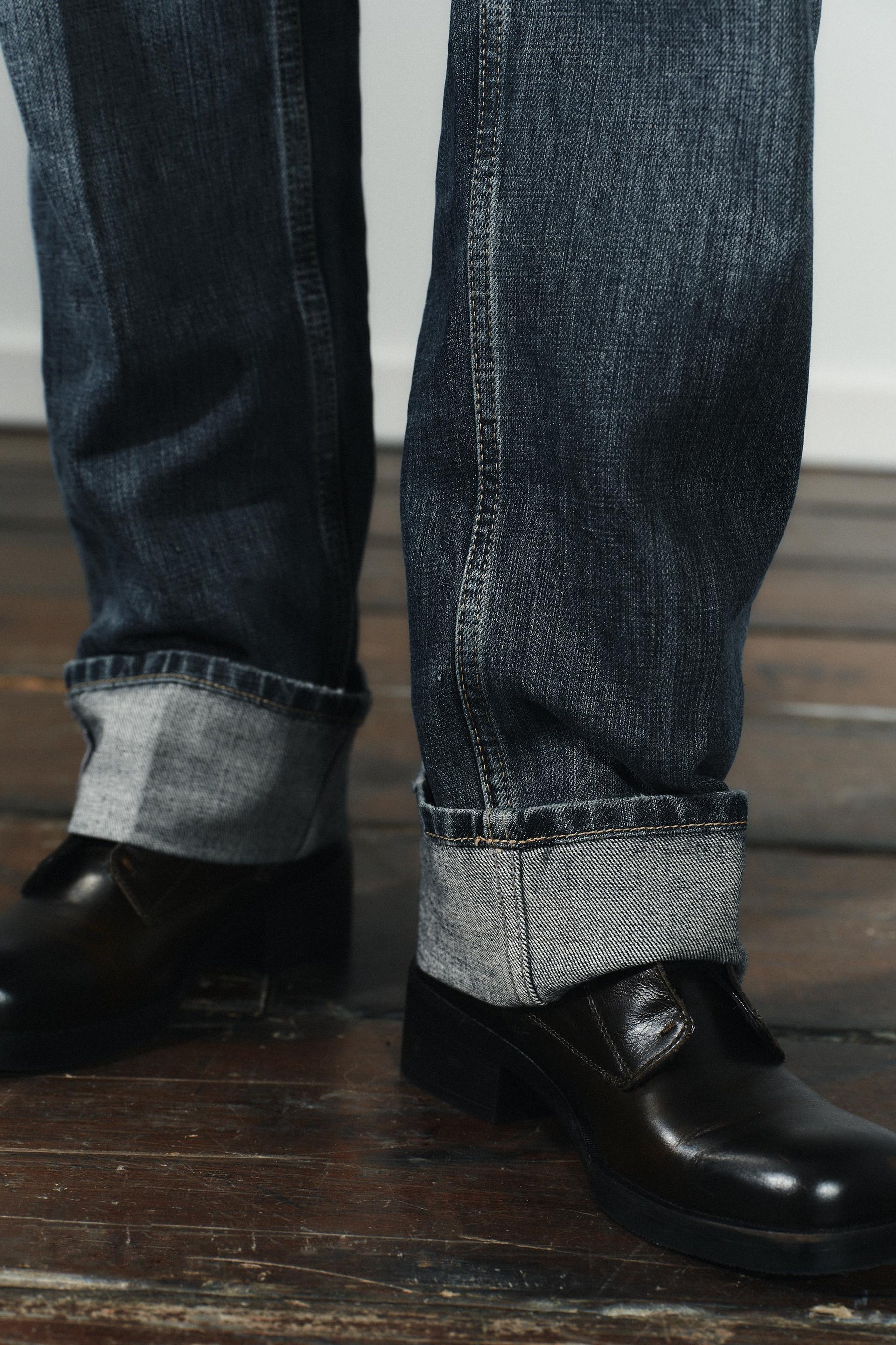 STRAIGHT FOLDED JEANS