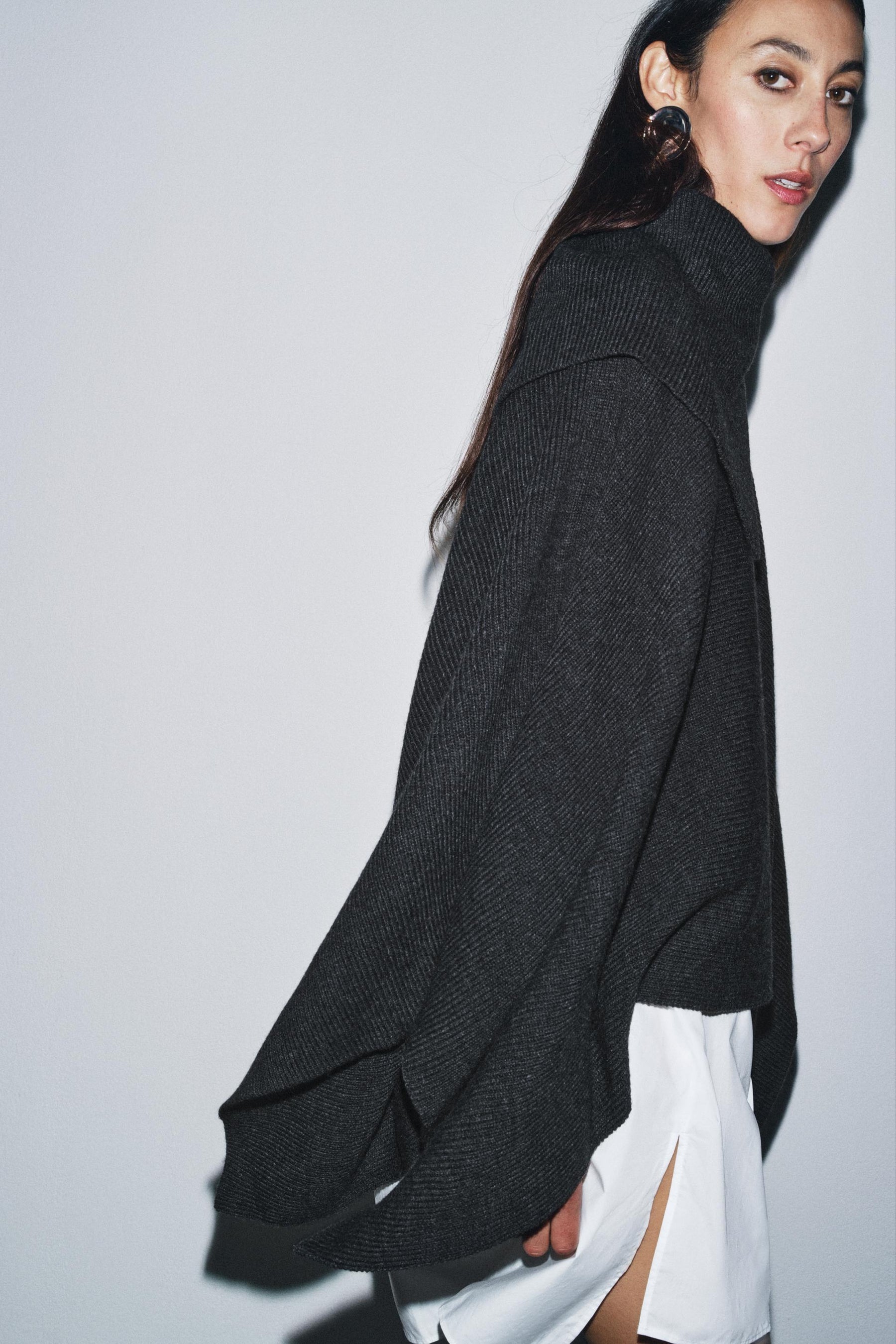 ASYMMETRIC NECK WOOL CAPE - Image 2
