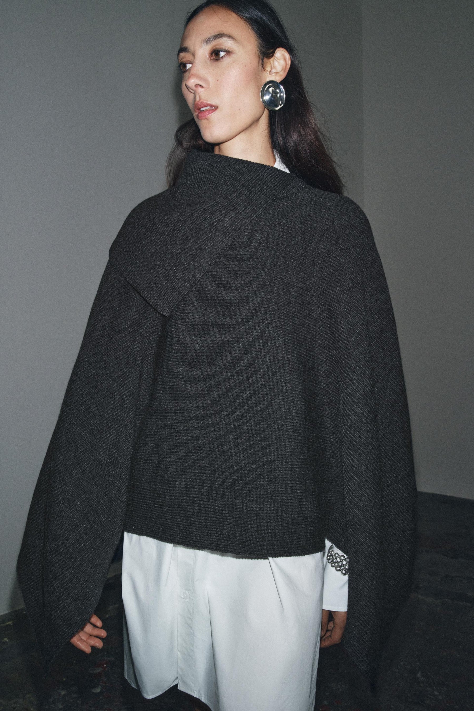 ASYMMETRIC NECK WOOL CAPE - Image 5