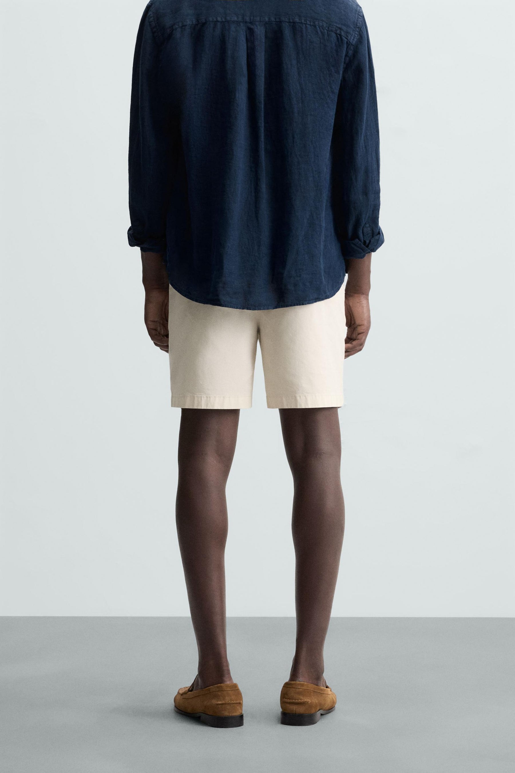 PLEATED REGULAR FIT BERMUDA SHORTS - Image 3