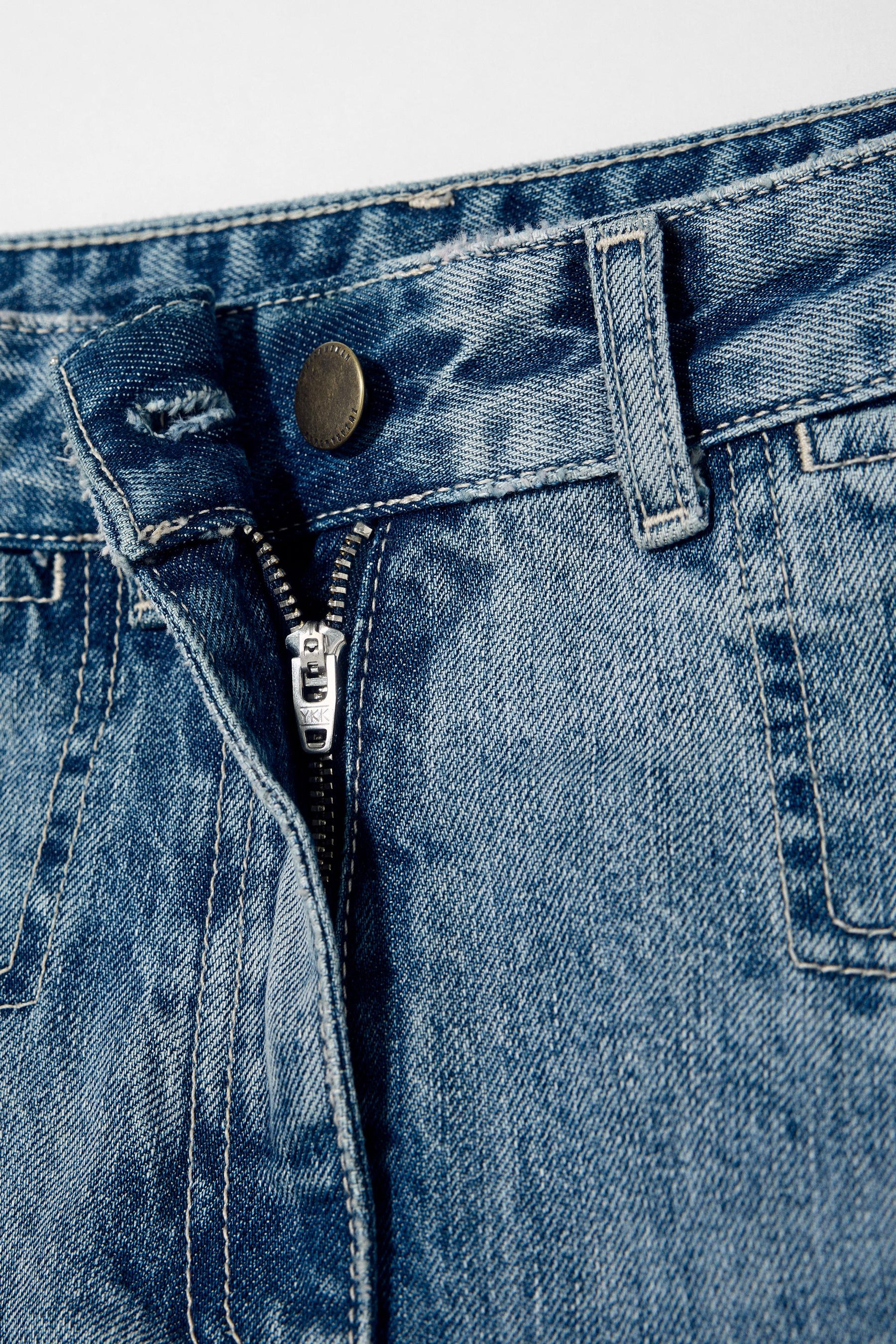 WIDE-LEG DENIM JEANS