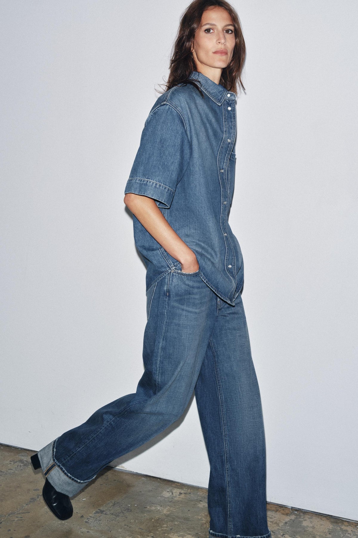 Mid-Waist Turn-Up Hem Jeans