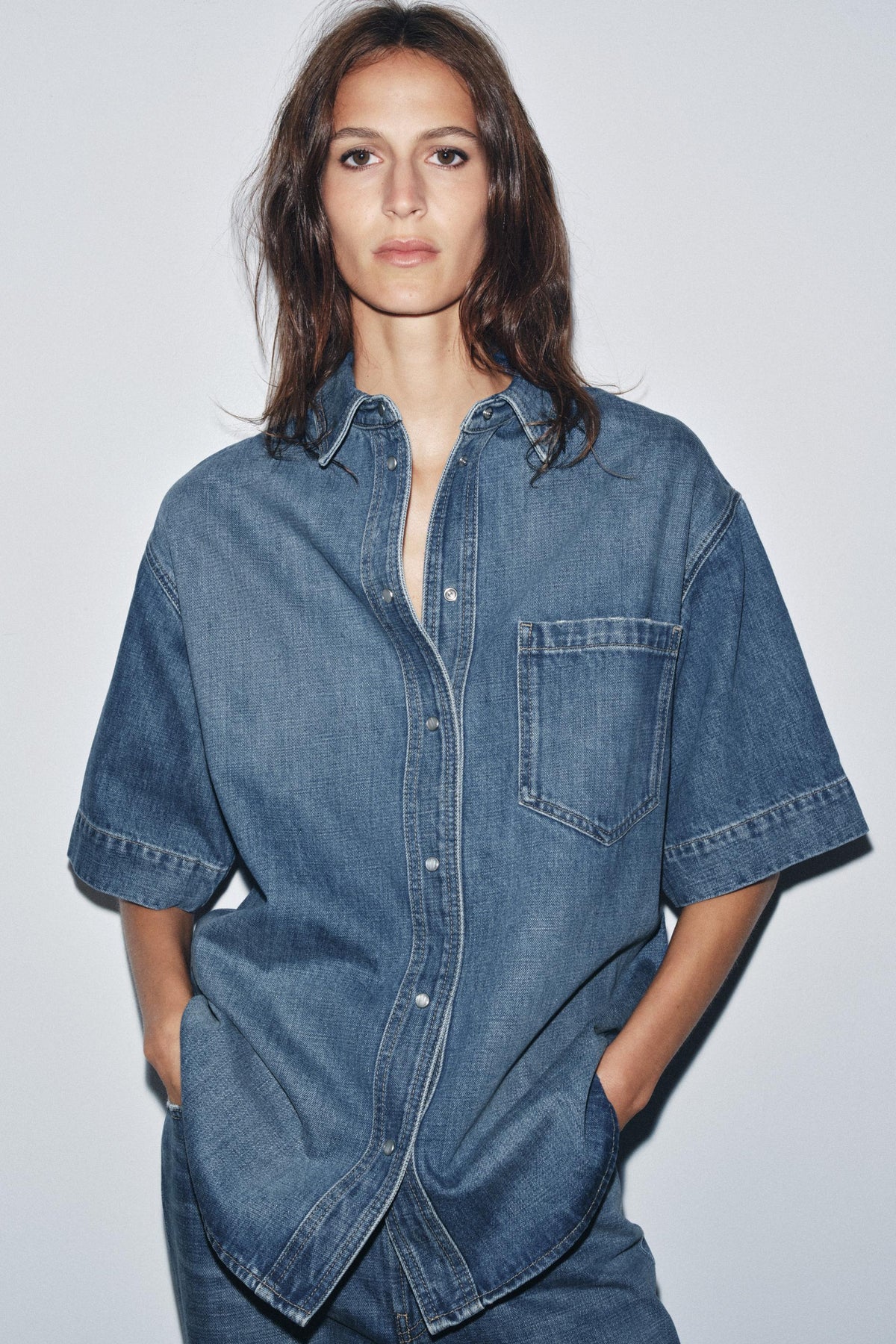 Short-sleeve denim shirt