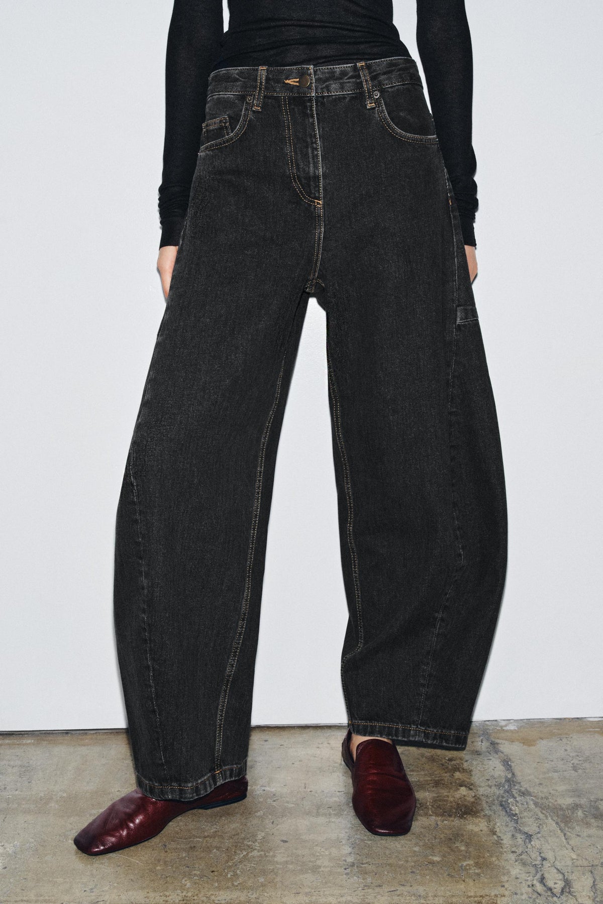Barrel Mid-Waist Jeans