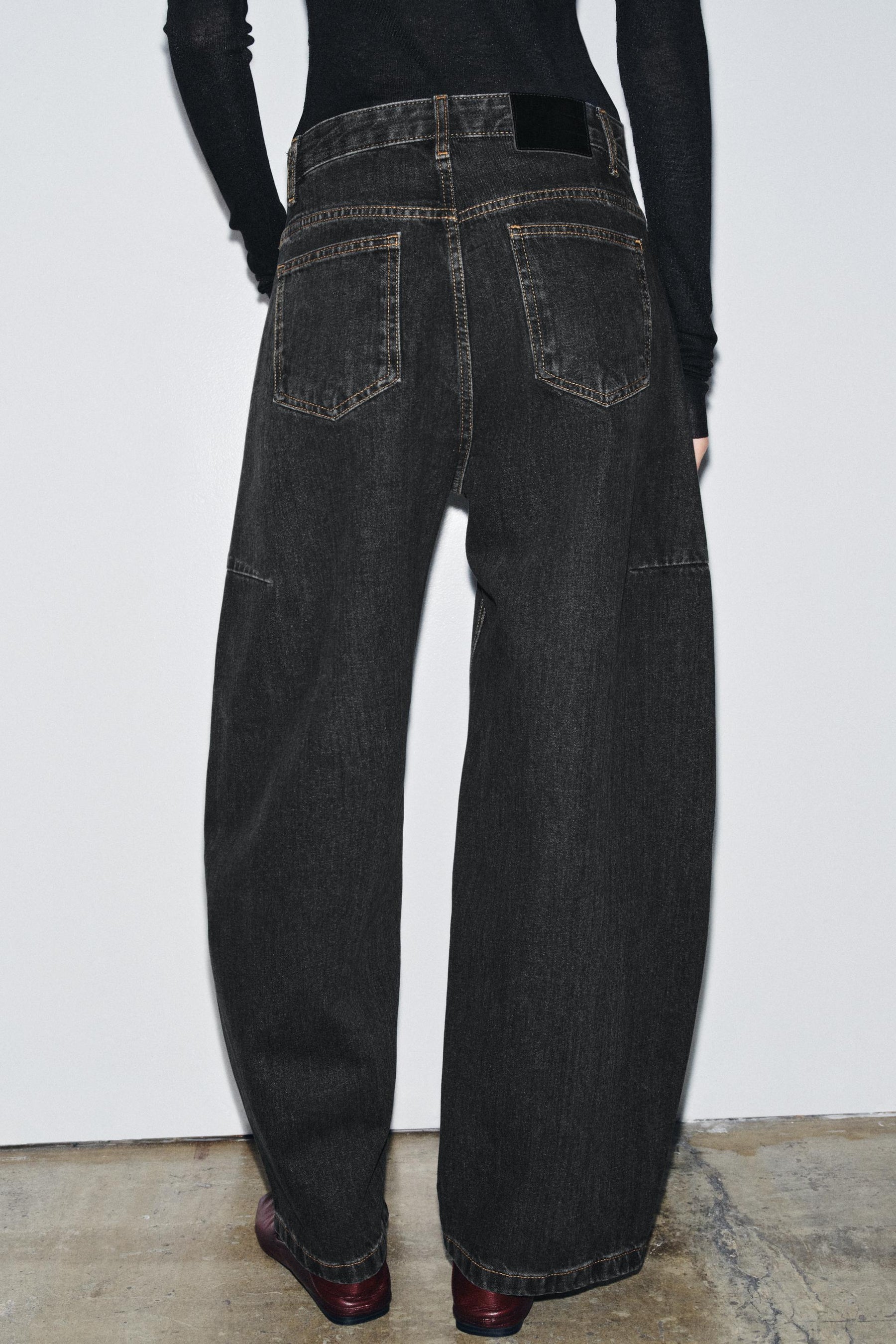 Barrel Mid-Waist Jeans
