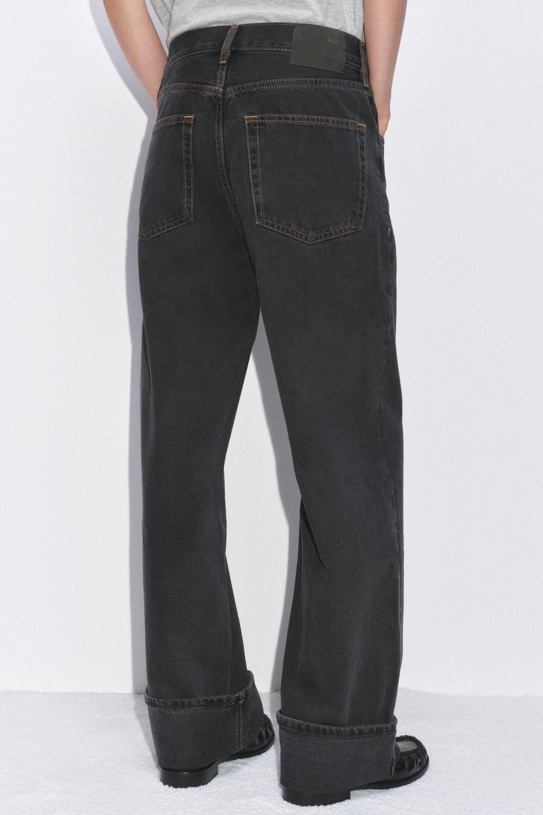 Baggy Mid-Waist Jeans