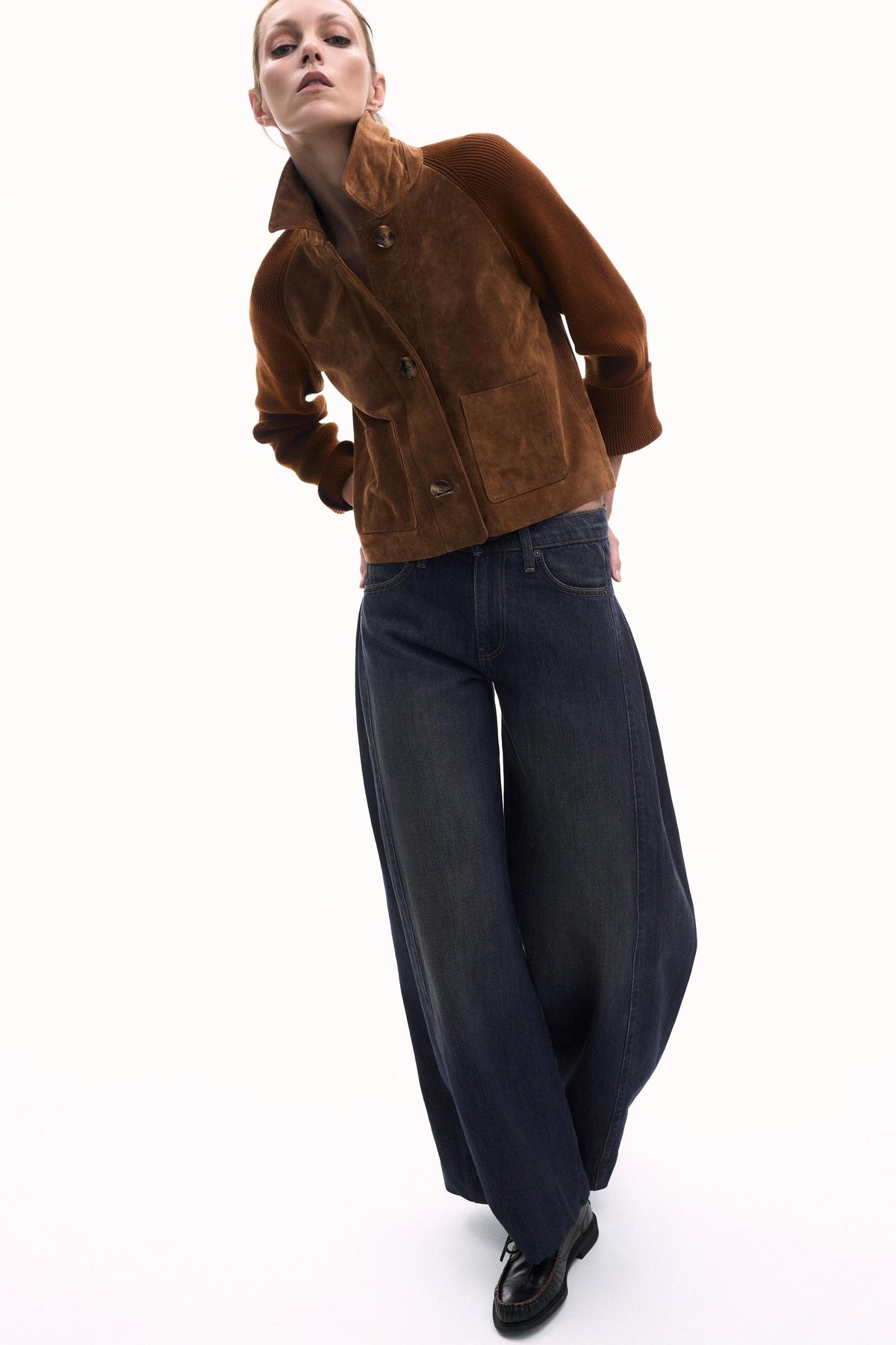 Mid-Waist Wide-Leg Pleated Jeans