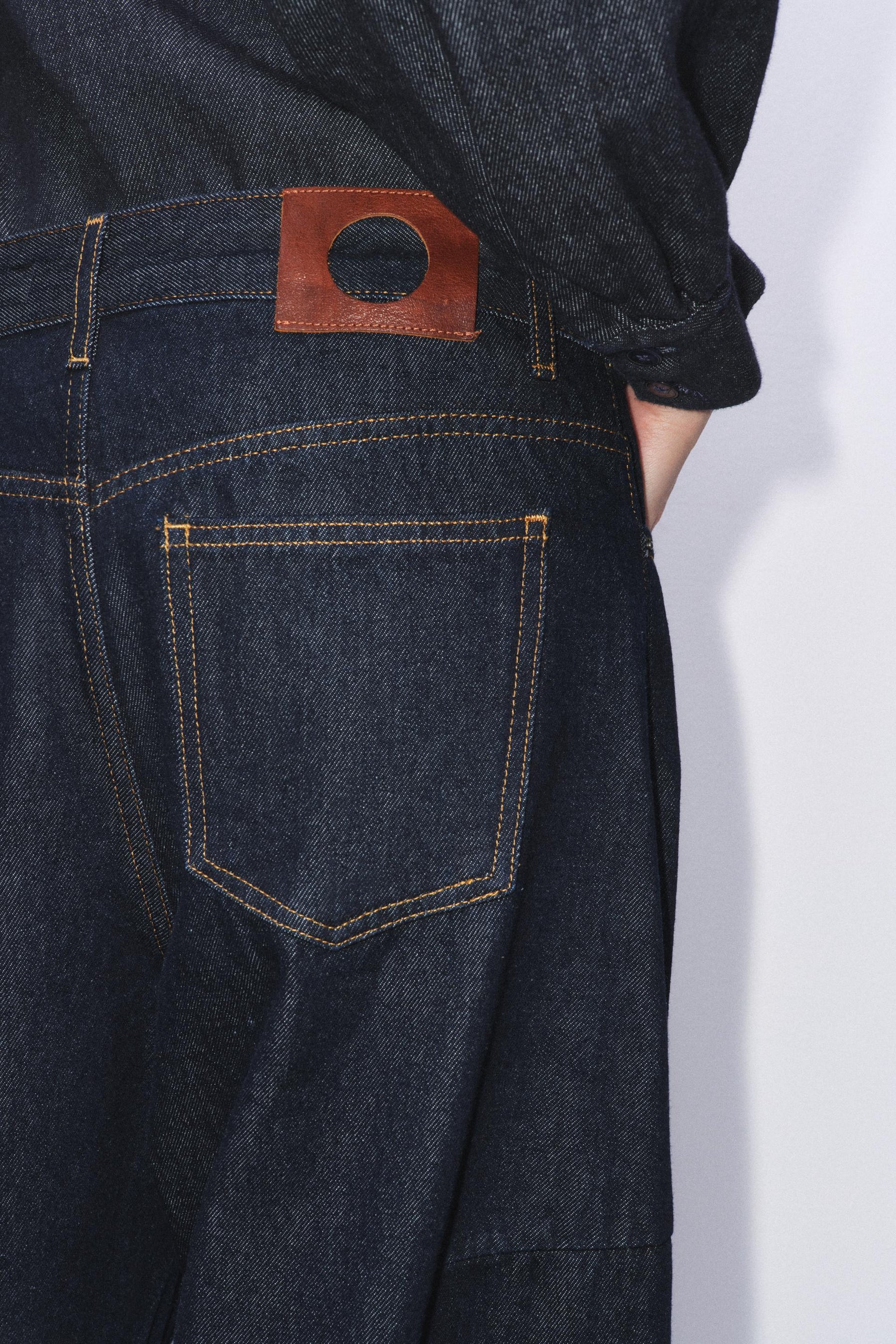 Ankle Balloon Mid-Waist Jeans