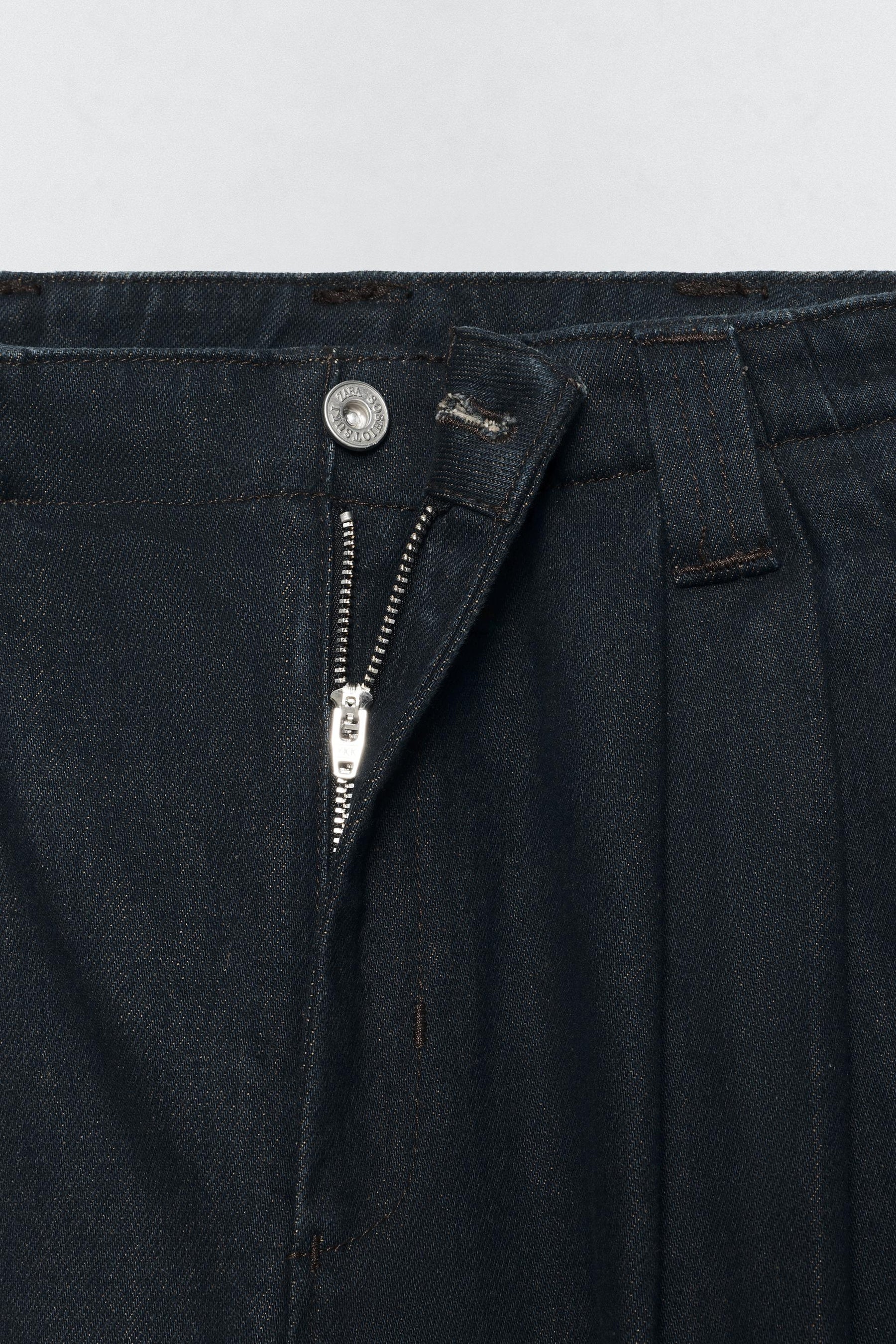 WIDE-LEG JEANS WITH DARTS