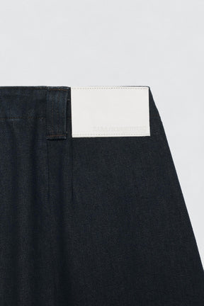 WIDE-LEG JEANS WITH DARTS