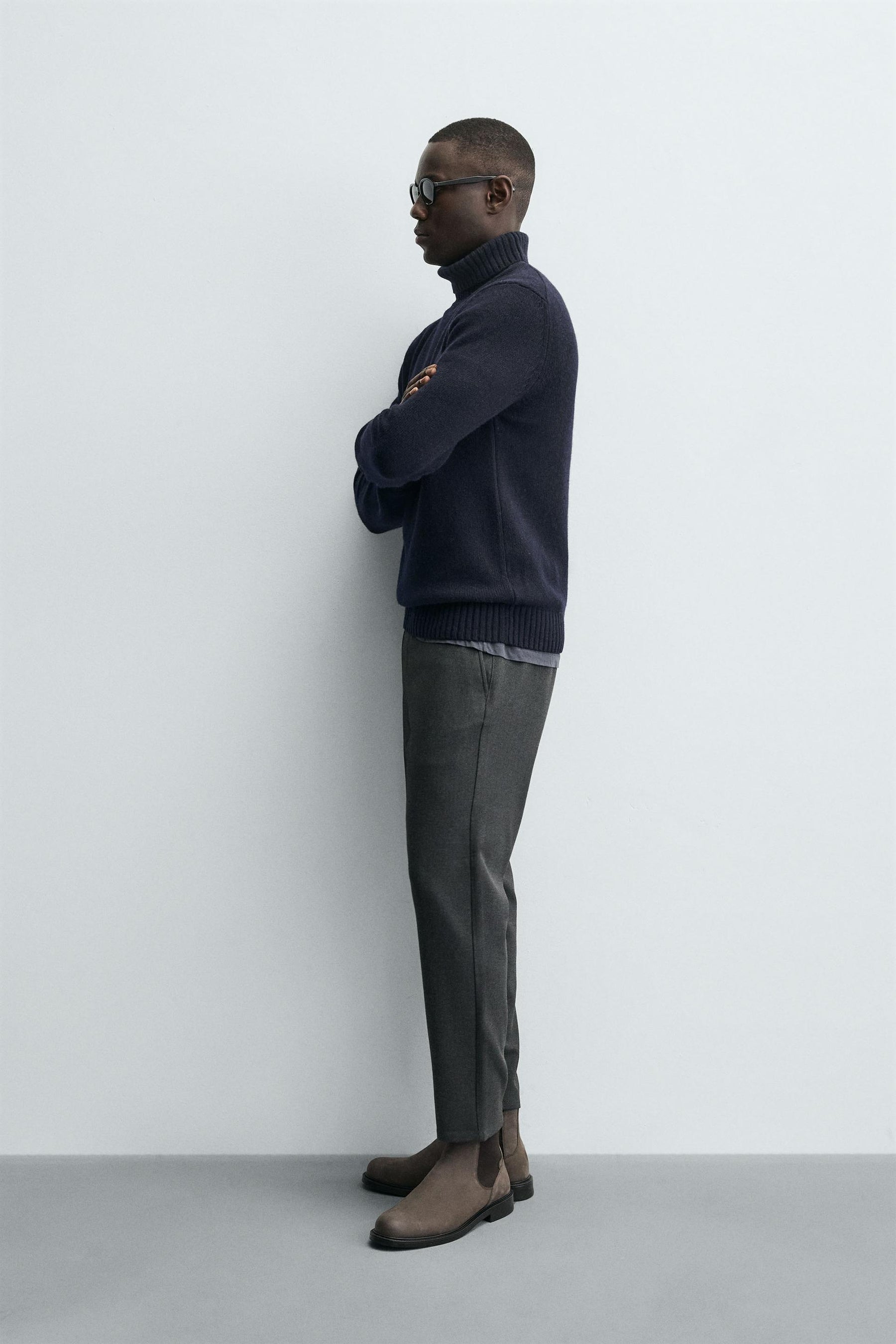 COMFORT TEXTURED CHINO TROUSERS - Image 4