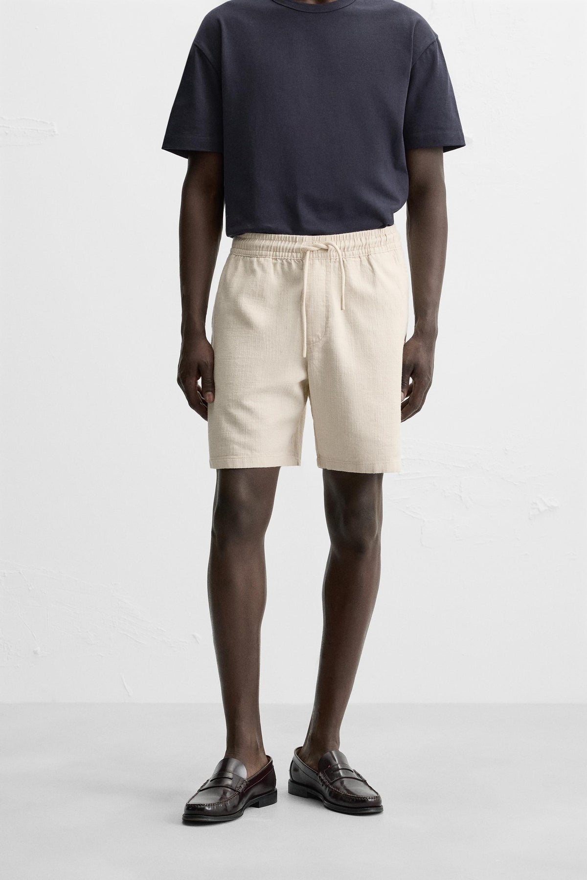 TEXTURED REGULAR FIT BERMUDA SHORTS - Image 2