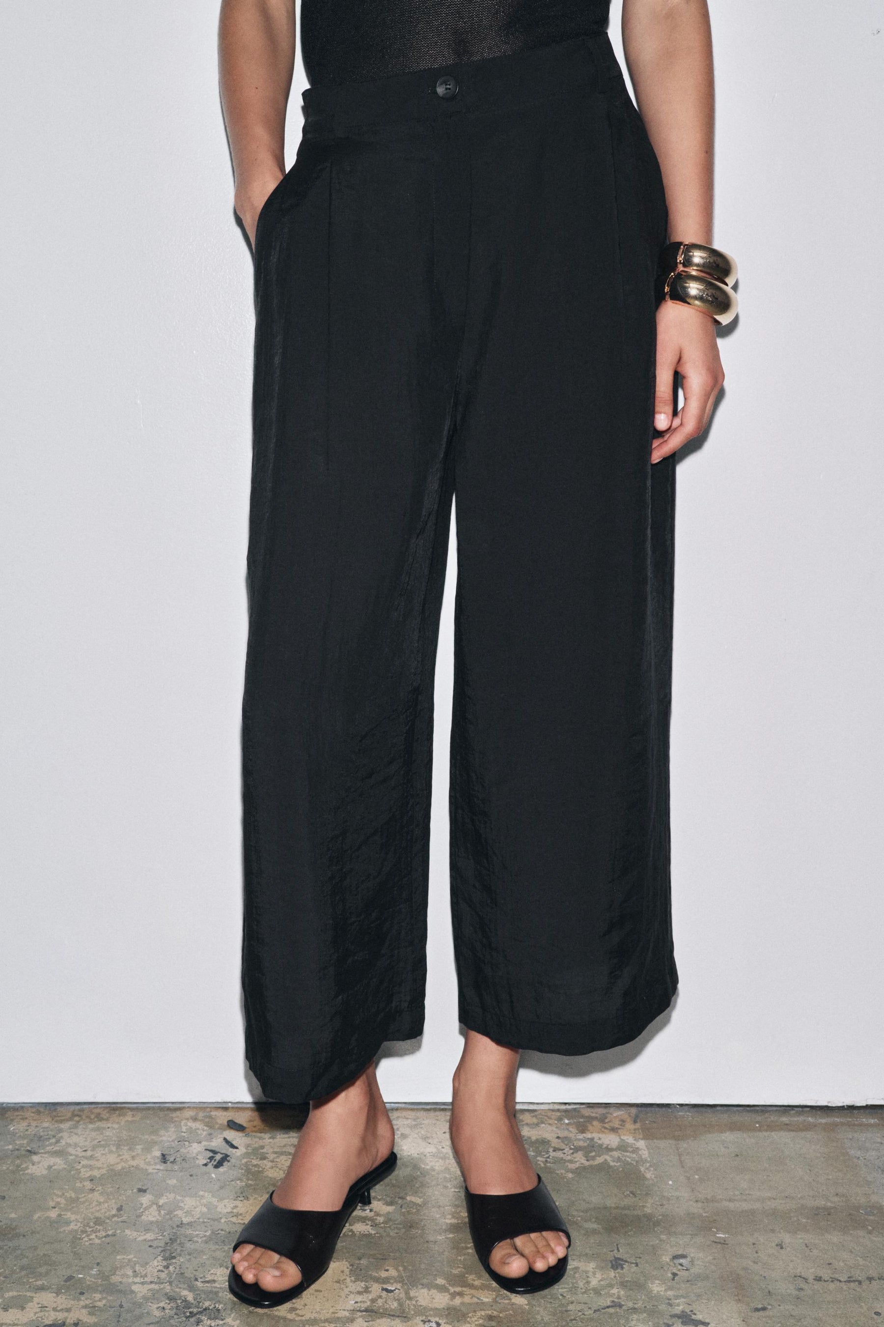 Cropped Darted Trousers