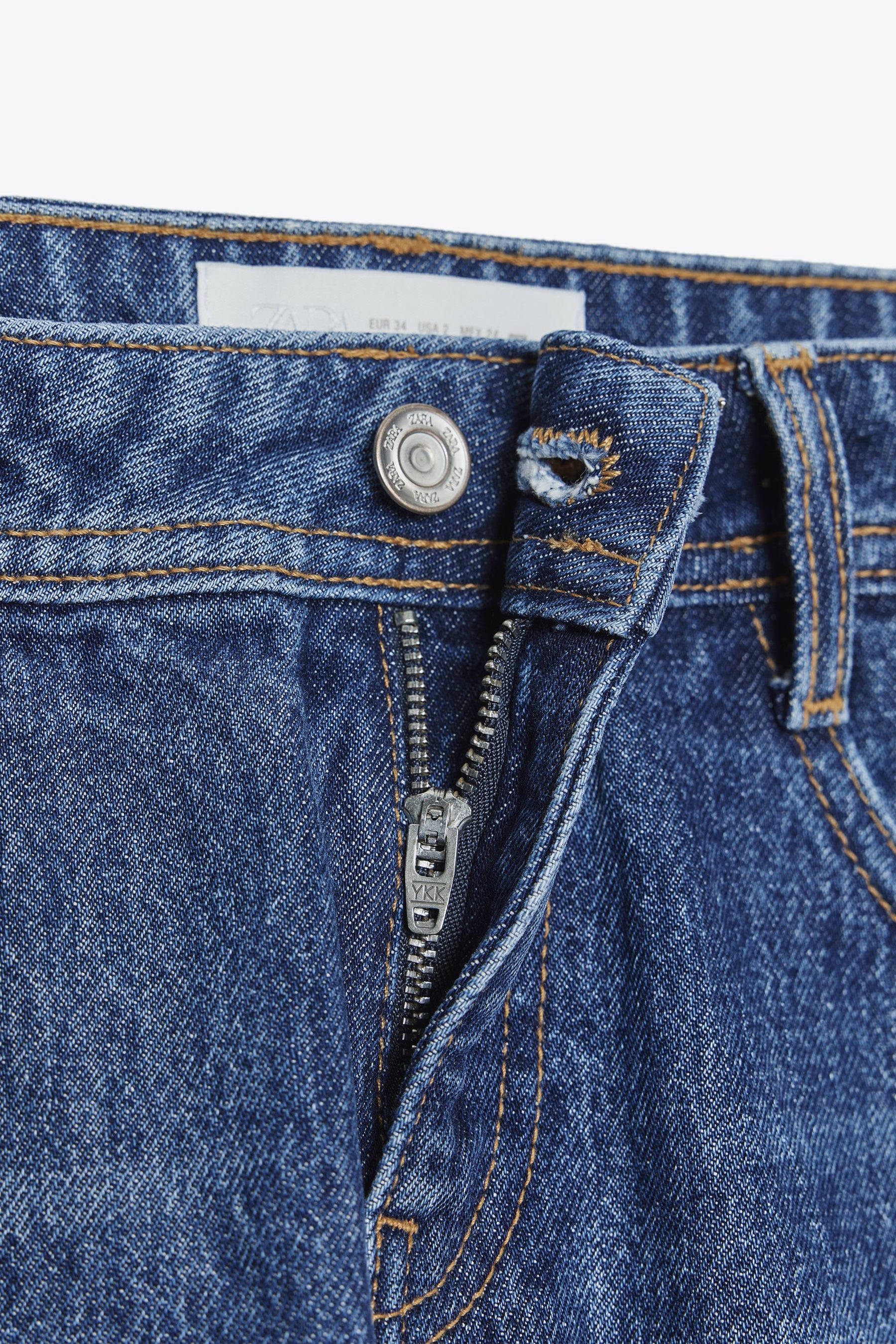 Low-rise wide-leg jeans