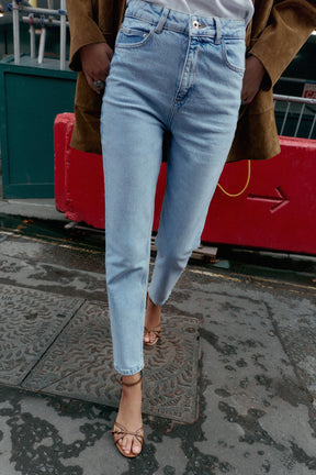 High-waist comfort jeans