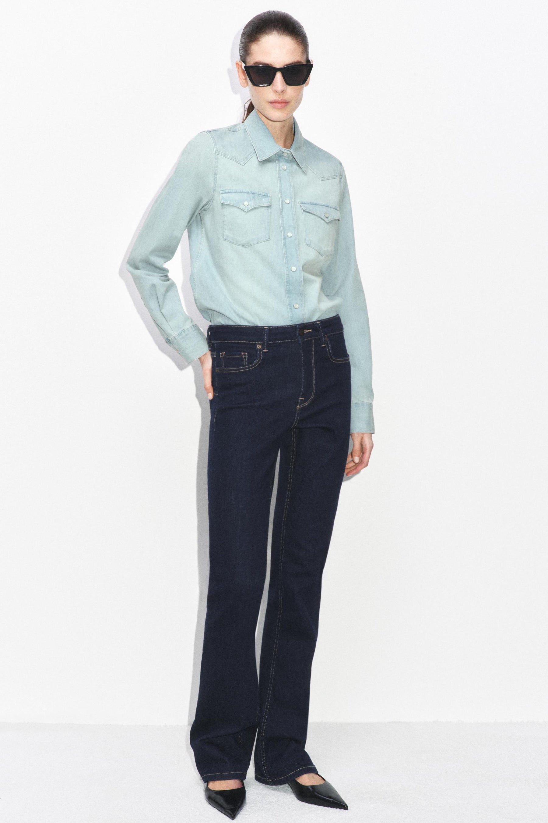 Bootcut High-Waist Jeans