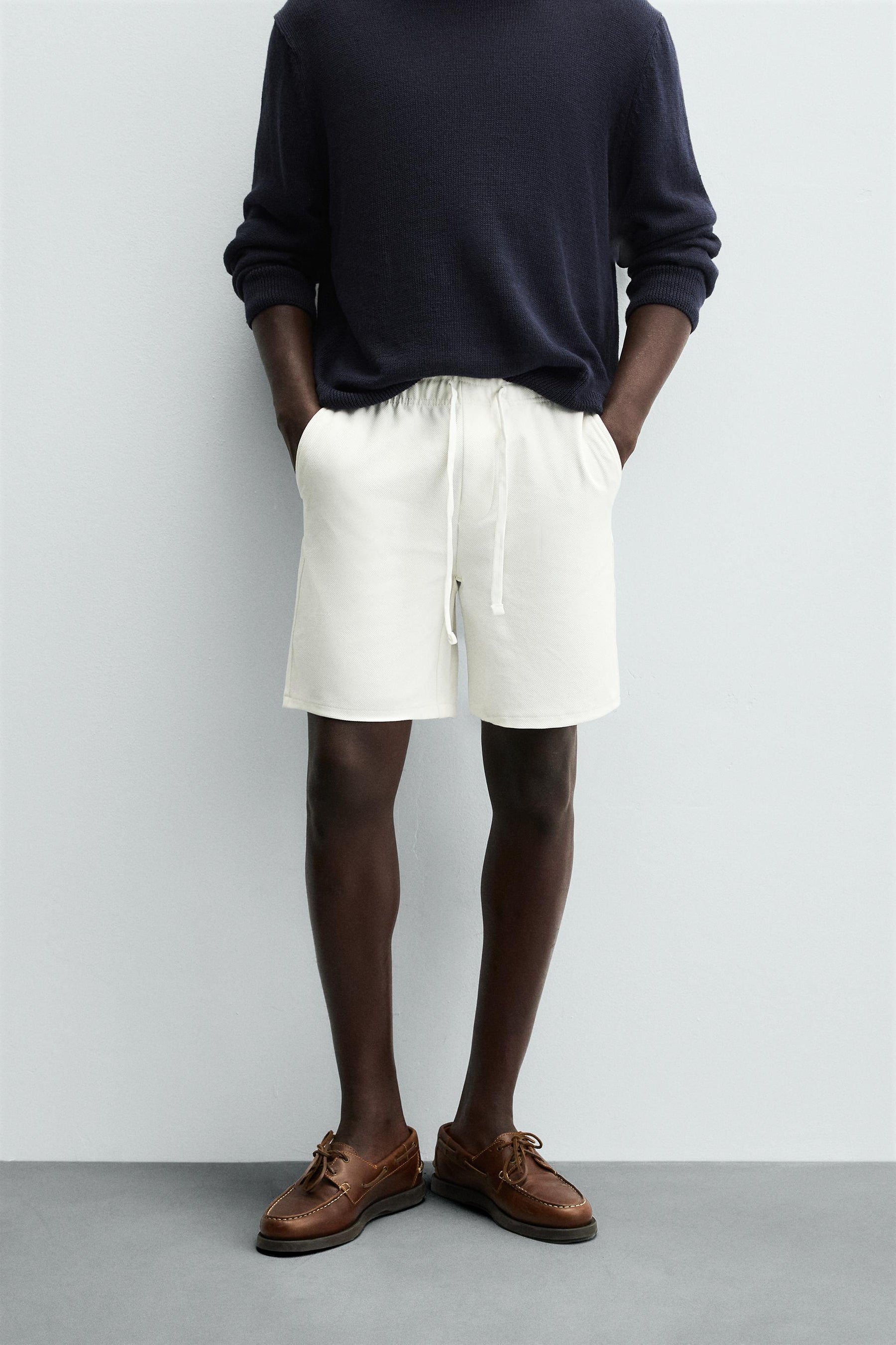 TEXTURED COMFORT BERMUDA SHORTS - Image 2