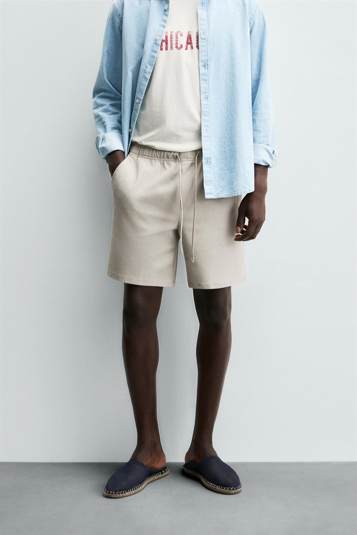 TEXTURED COMFORT BERMUDA SHORTS - Image 2