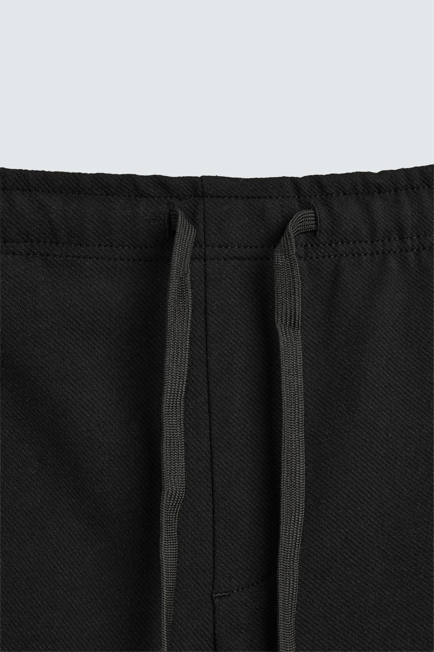 TEXTURED COMFORT BERMUDA SHORTS - Image 9