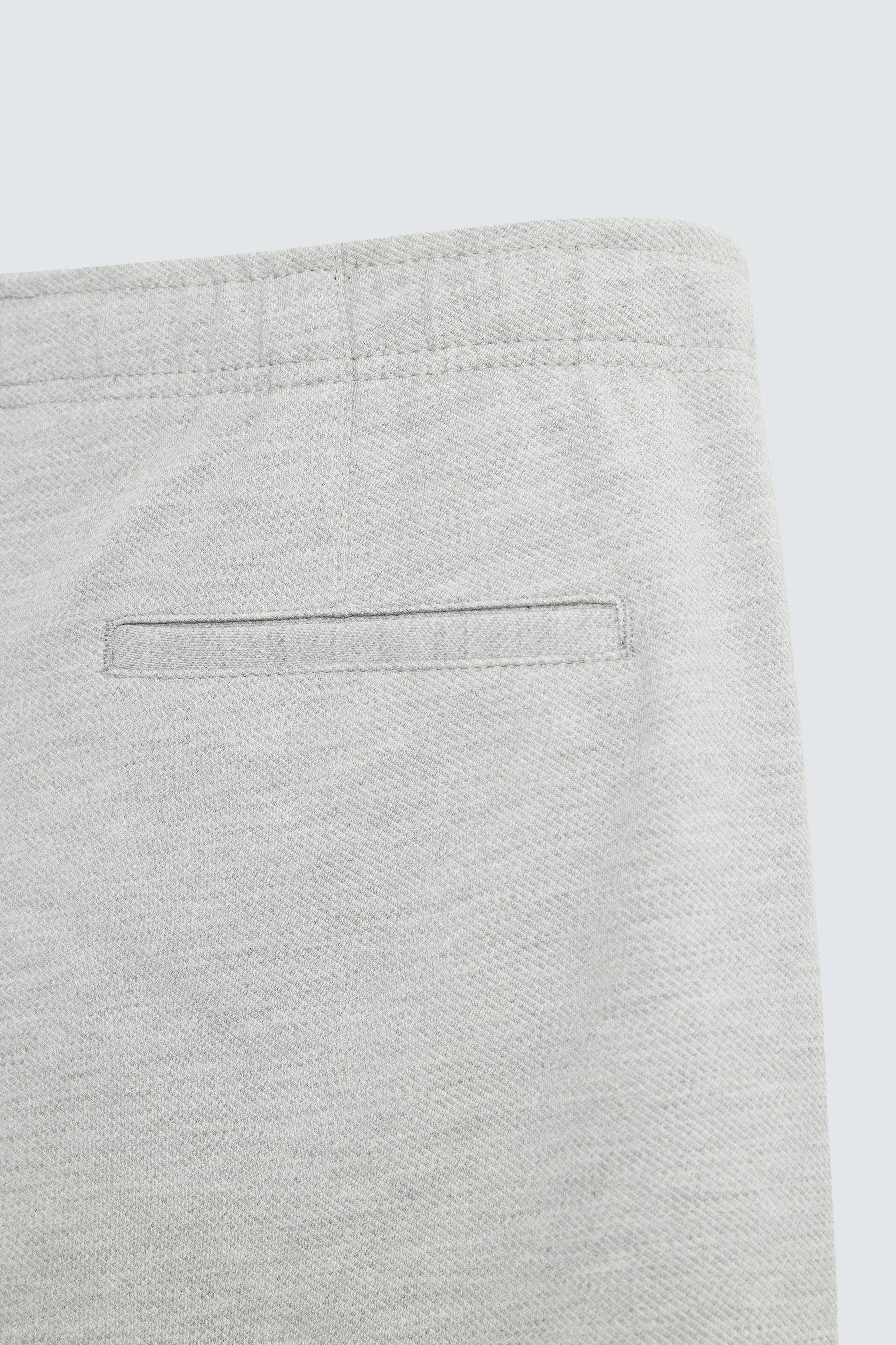 TEXTURED COMFORT BERMUDA SHORTS - Image 9