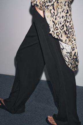 Loose-Fitting Darted Trousers