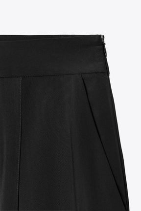 Loose-Fitting Darted Trousers