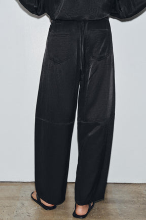 Loose-Fitting Trousers