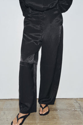 Loose-Fitting Trousers