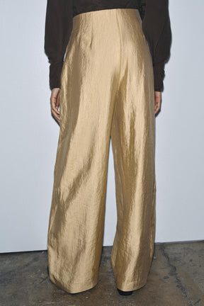 WIDE-LEG PLEATED TROUSERS