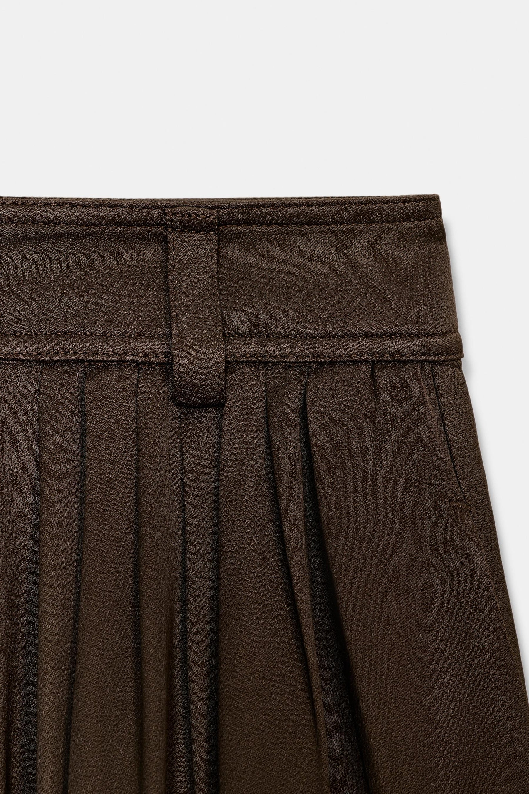 WIDE-LEG PLEATED TROUSERS