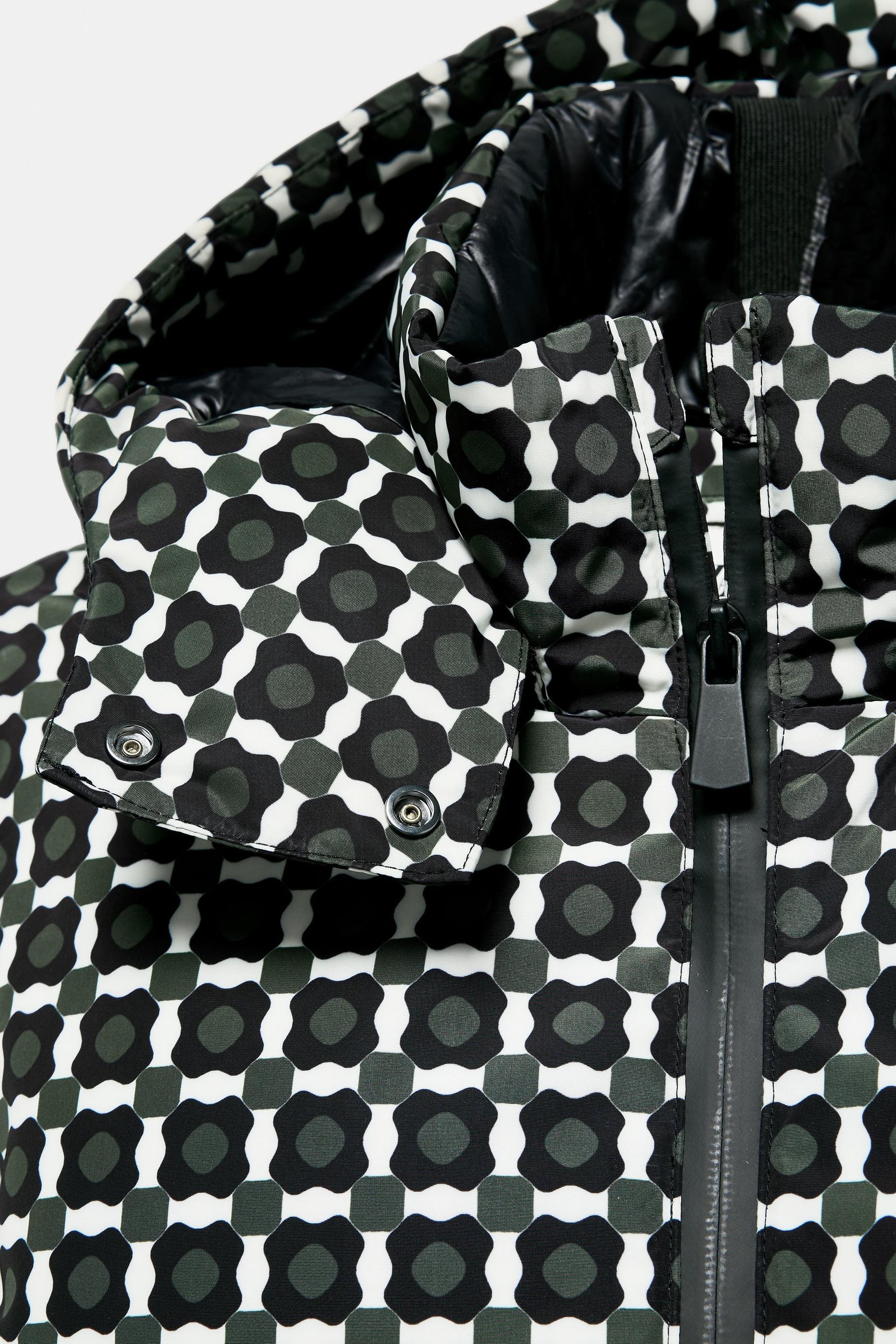 Water-resistant down jacket