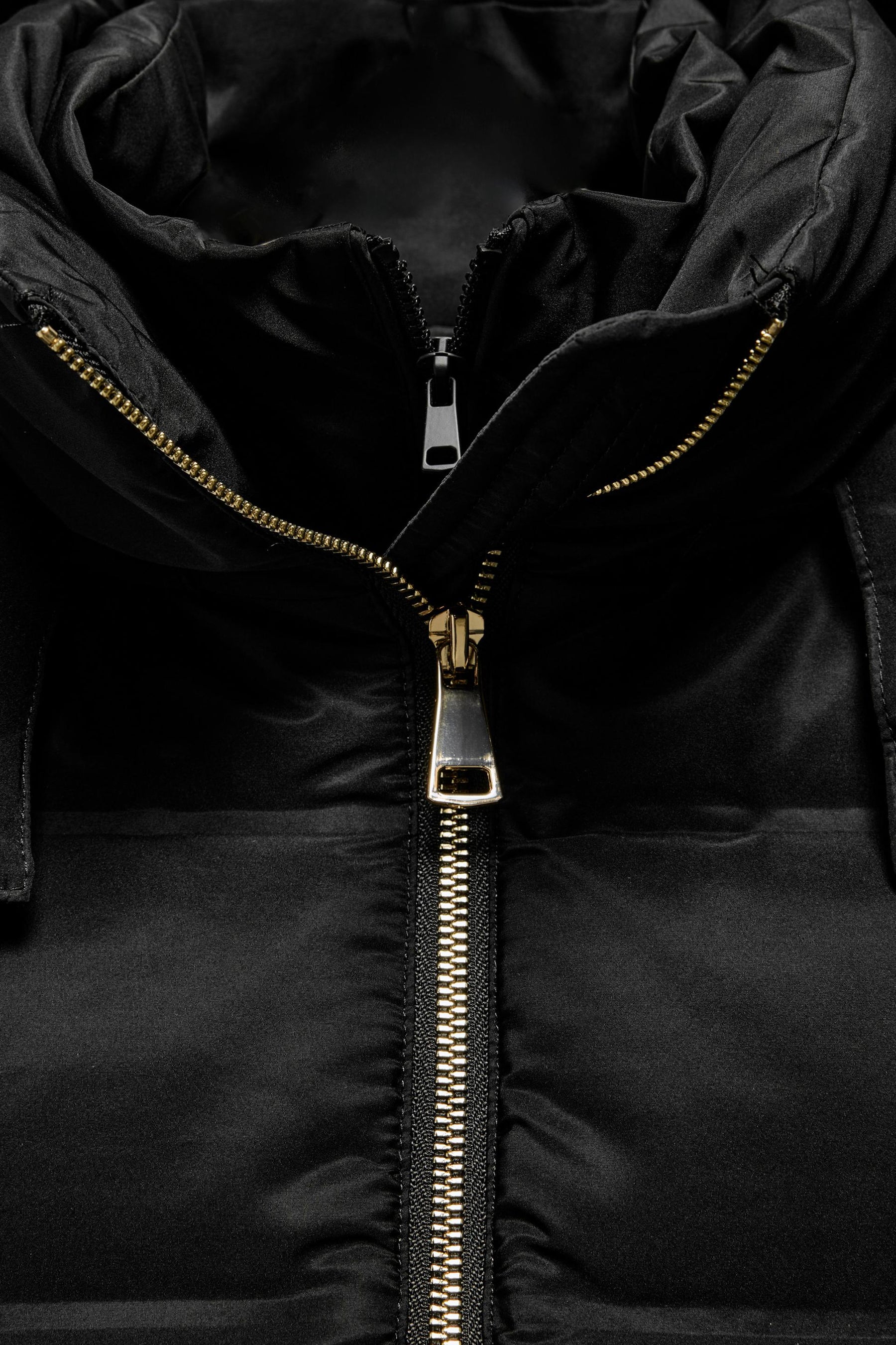 Water-repellent puffer jacket