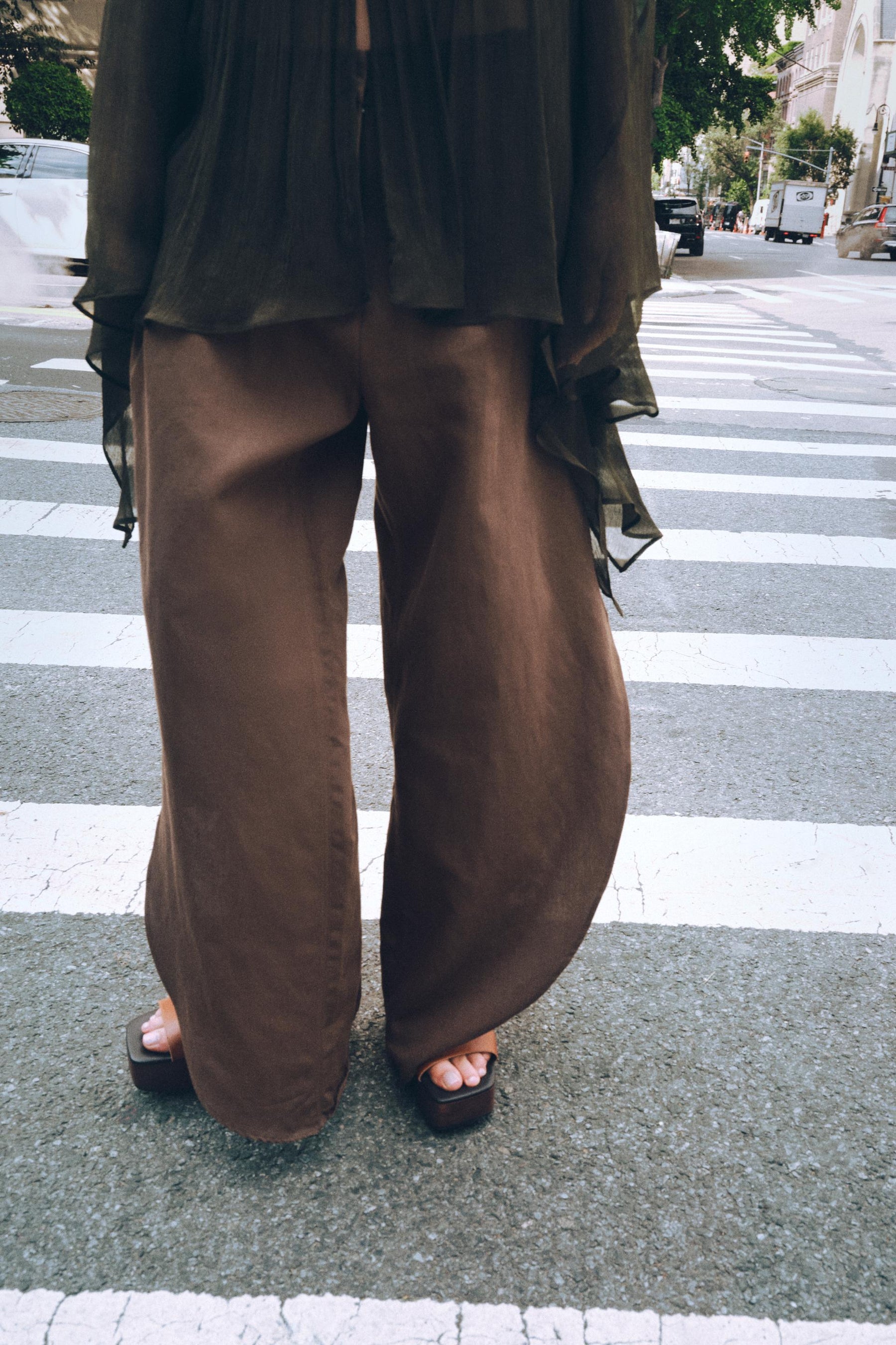 Wide-leg trousers with vents