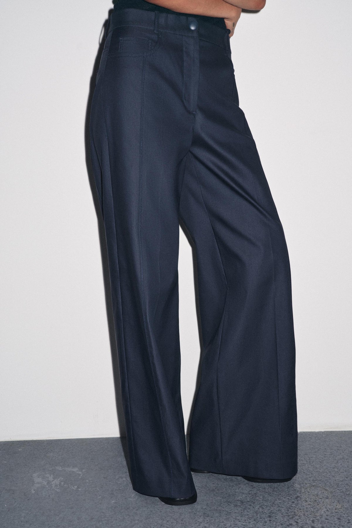 Wide-leg Trousers