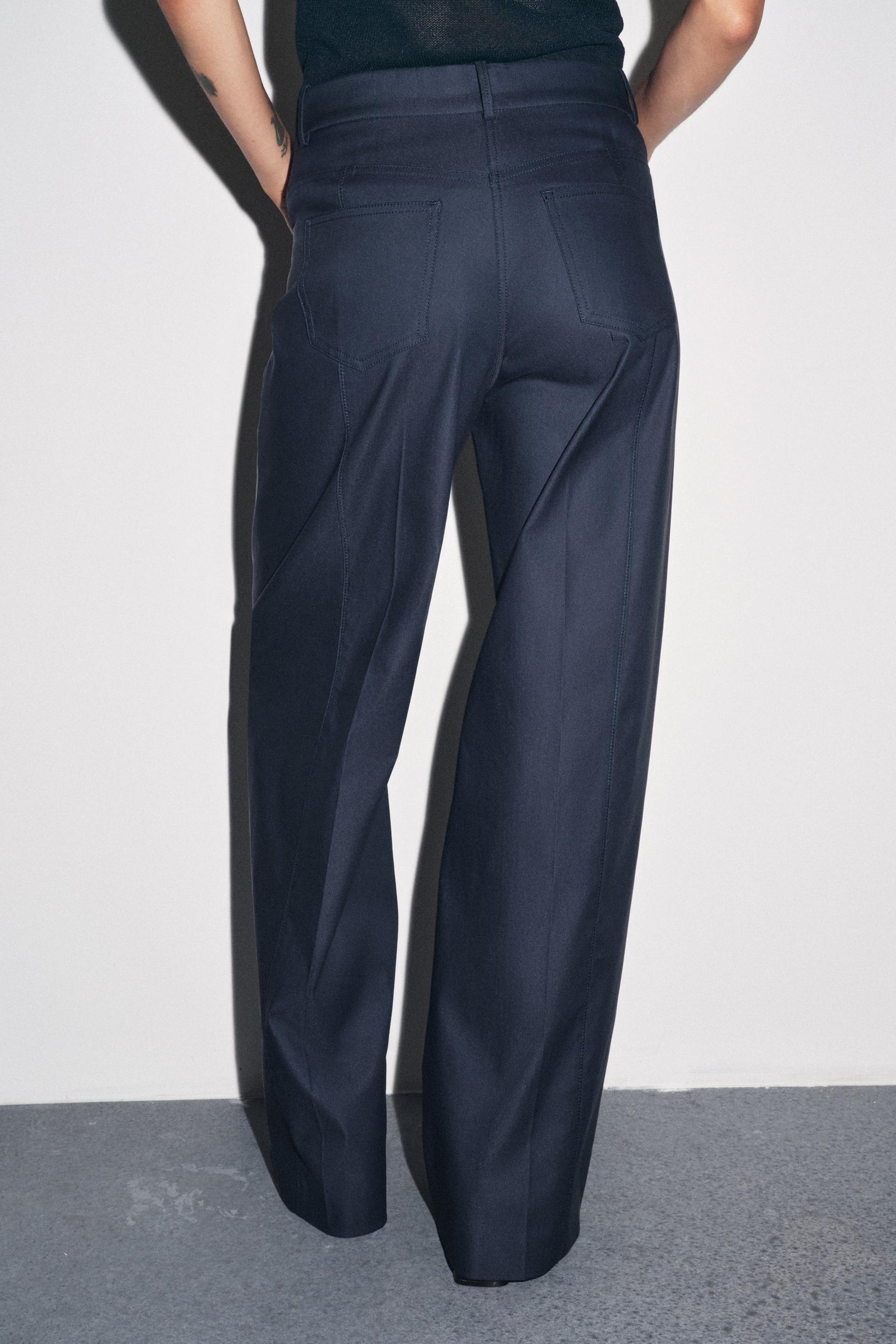 Wide-leg Trousers