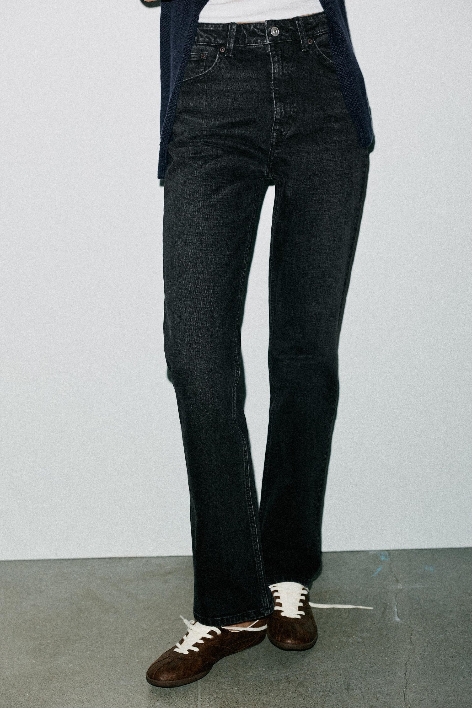 HIGH-WAIST STRAIGHT JEANS